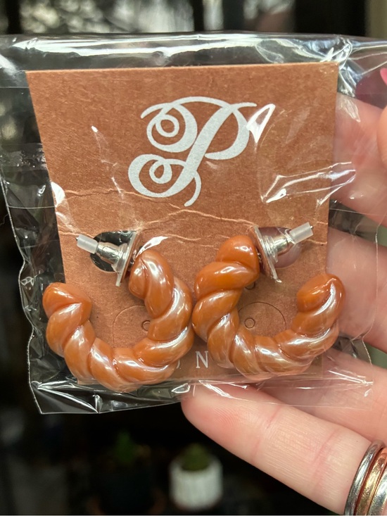 Plunder Jewelry - NIP Plunder Design Caramel Pearlized Twisted Acrylic Hoop Earrings